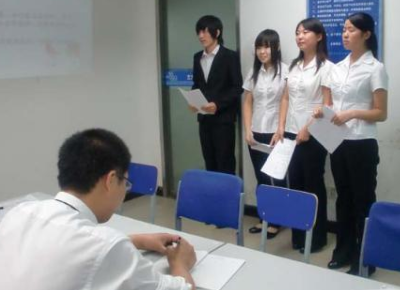 券商|专科尖子生和本科学渣一起面试，老板一句话，说出无法反驳的差距