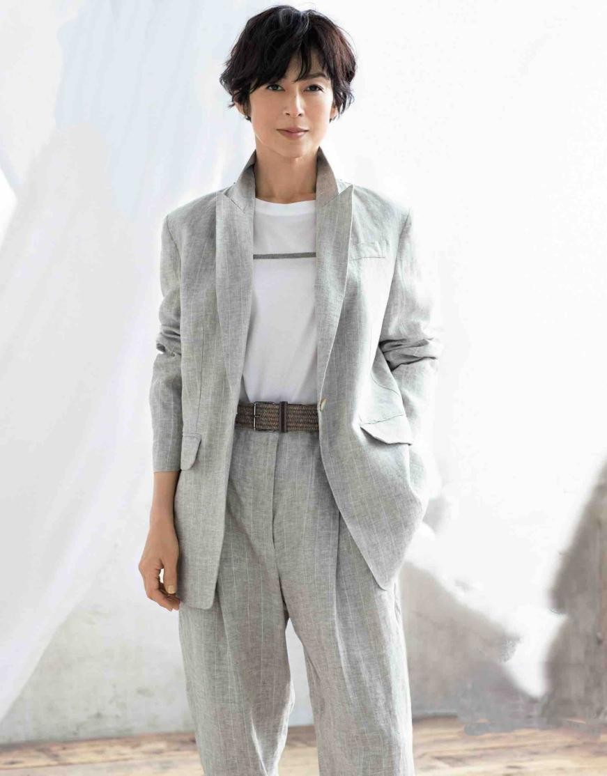 短发 老去时仍然优雅的“日本阿姨”，56岁一头短发，打扮却优雅又知性