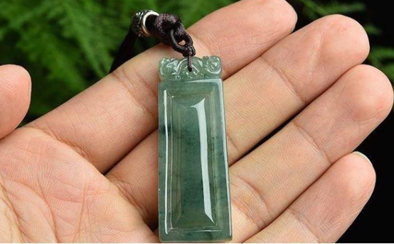 翡翠|市场上最受欢迎的十种翡翠挂件,观音只排第二,第一竟是它!