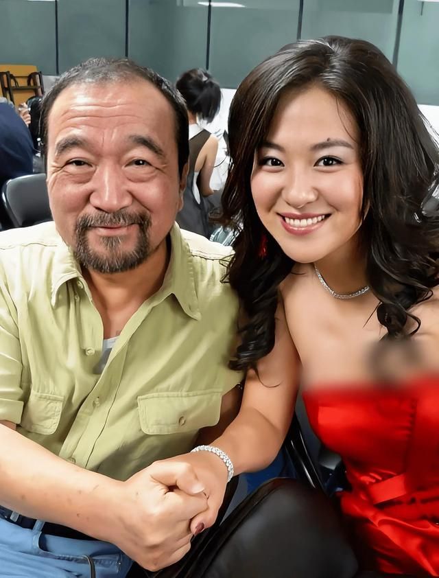 沈傲君|演员沈傲君:同居10年男友跑了,转身嫁外交官幸福美满