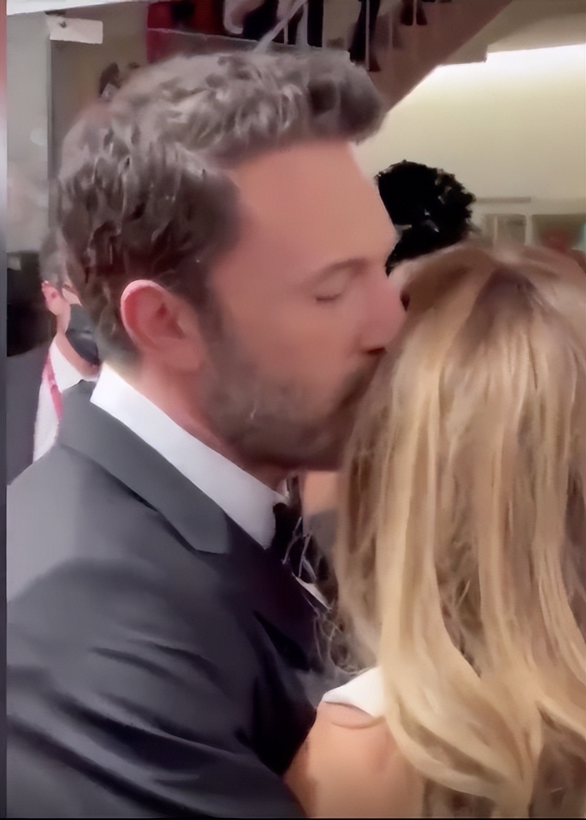 詹妮弗|世纪复合！分手20年，他们双双离婚，官宣领证