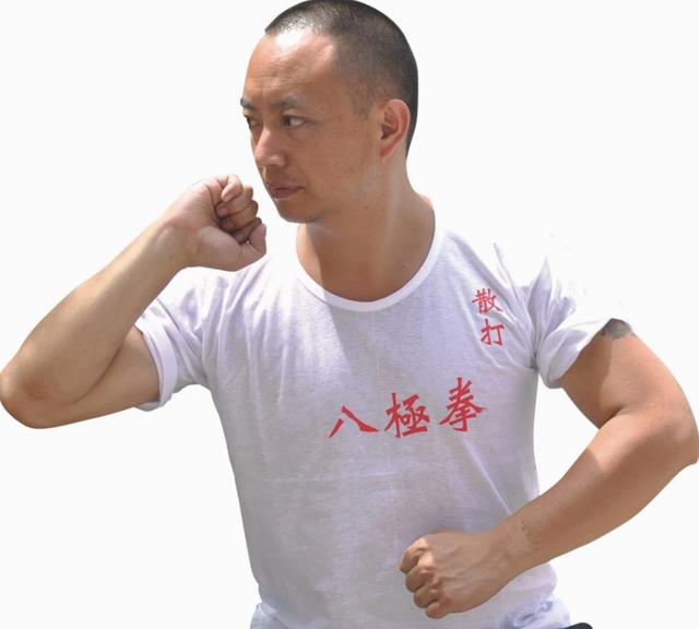 散打|丁剛的功夫造詣如何？實(shí)力達(dá)武術(shù)散打7段，曾斬獲過(guò)20多枚金牌！
