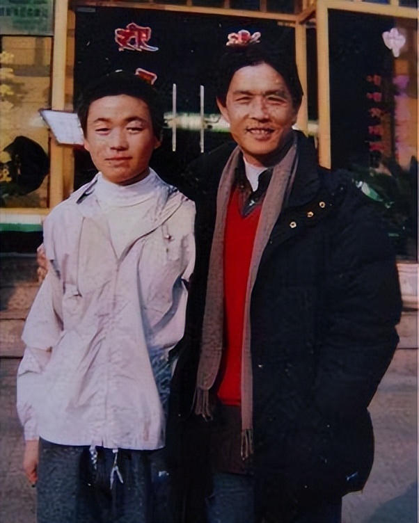 王宝强|演员王宝强：懂事低调又孝顺，母亲67岁去世，成了他心中永远的痛