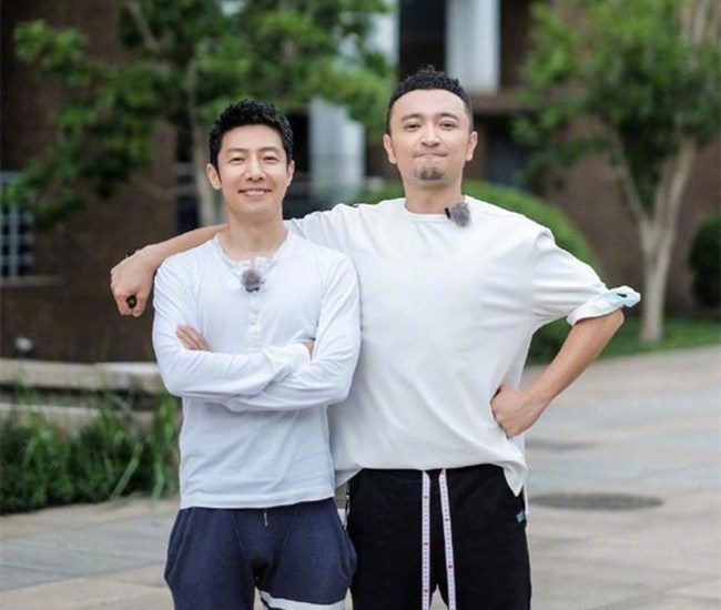 春晚|《春晚》28岁马凡舒火了!既是主持人又是导演,私下叫撒贝宁叔叔