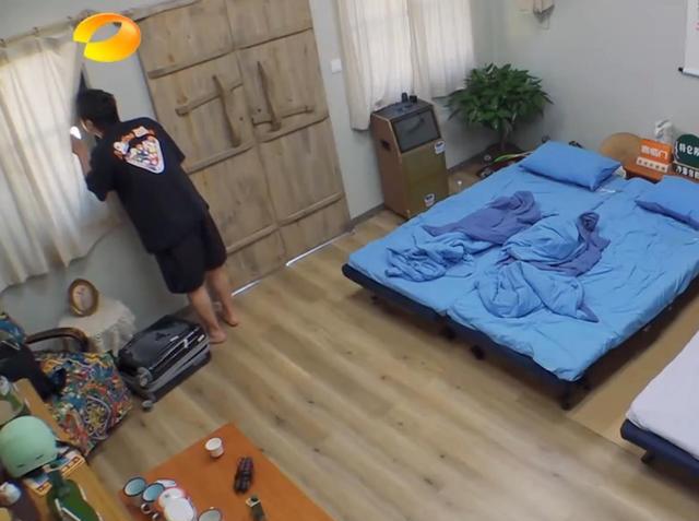 发型 沈腾反套路护肤看懵网友,不洗脸直接涂抹,从精华到眼霜一个不少