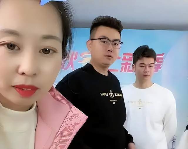 许敏|田静全家唱相亲相爱一家人,许敏两口子缺席直播,姚威被嘲要姓田