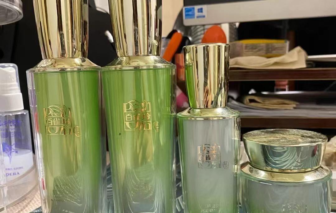 百雀羚 盘点国货中的“高端水乳”，百雀羚畅销国外，佰草集人气高口碑好