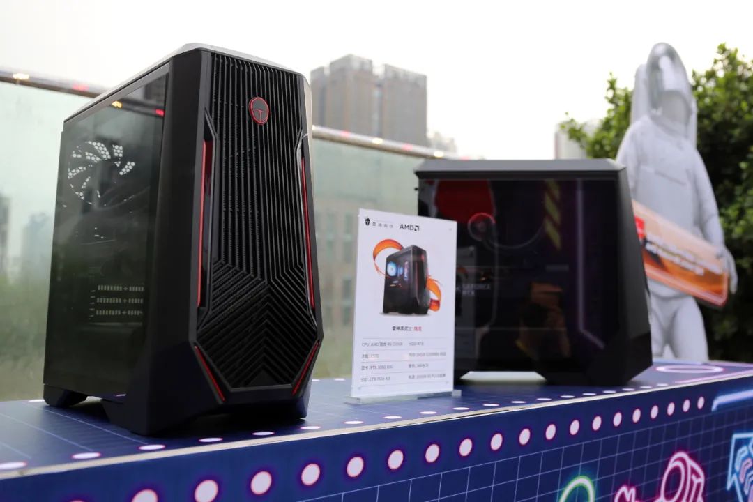 AMD|雷神携手 AMD 召开新品推介会：双龙逐技，竞由芯生