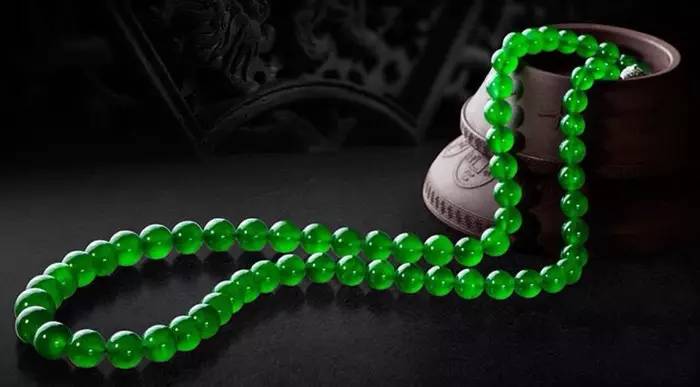 翡翠|颜色差一级价差十倍,翡翠颜色这么看