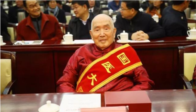 周信|国医大师周信有，活到了98岁，他有一套养生功，学会了，受益匪浅