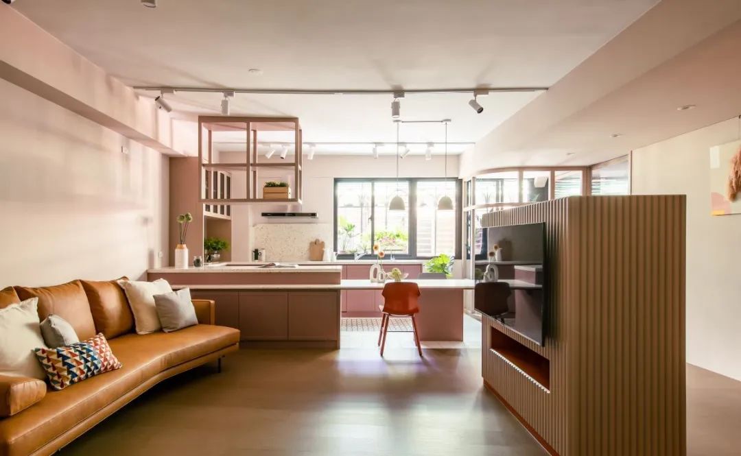 客厅电视墙怎么装?6招流行做法,简直不要太好看