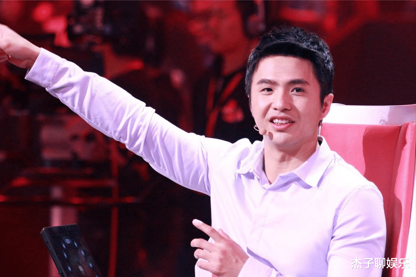 郭敬明|他被称为“最帅教授”，31岁当上北大博导，38岁因郭敬明而走红