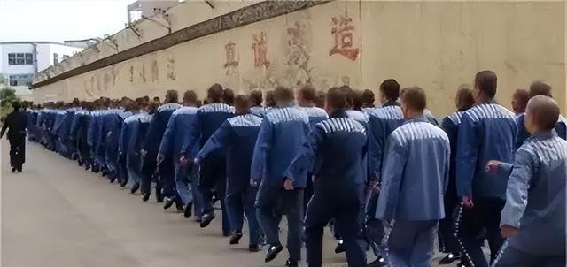 新中国最后一位流氓犯,1983年因抢帽子被判死缓,2020年才出狱