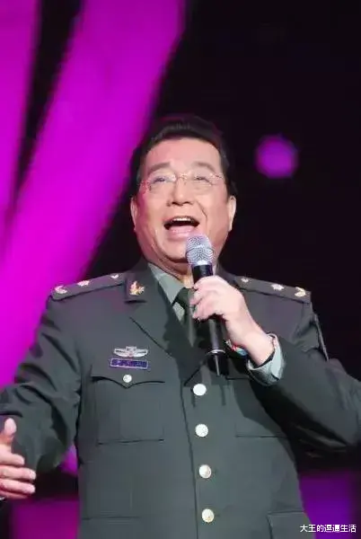 李双江|李双江大儿子李贺:不知父爱是什么感觉,却托起父亲继母晚年生活