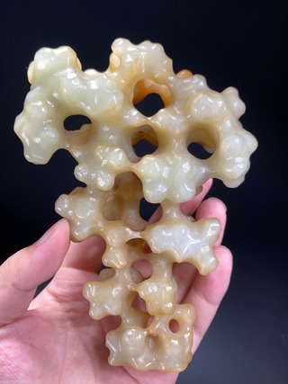 太湖石|清 和田玉 玲珑山子 太湖石形 路路通摆件