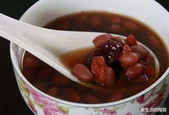 便秘|建议女人:常喝2白汤,3宝汤,4红汤,驱寒补营养,面如桃花过冬