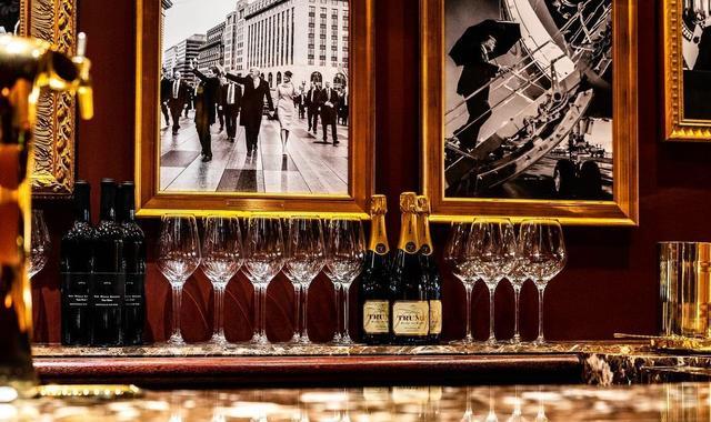 川普大厦里开了家“川普酒吧”?价格奇高装修迷惑,却有人超想去