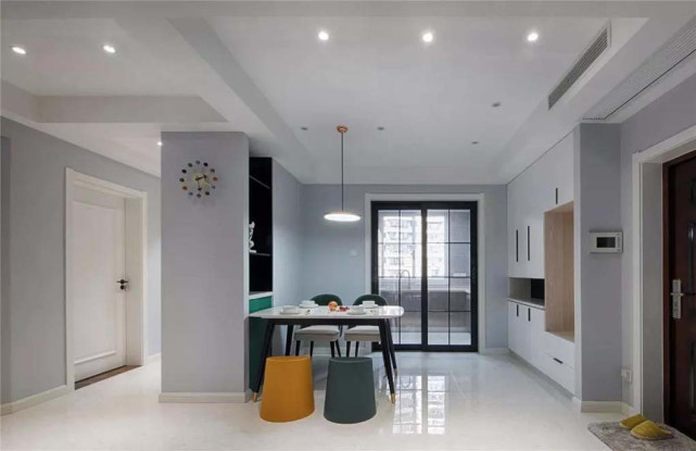 116平简约北欧风三居室，亮橙色沙发给客厅增添了活力感