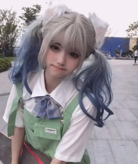 |网红安妮回归账号疑被控制，深夜发视频“求助”，知情人曝出内幕