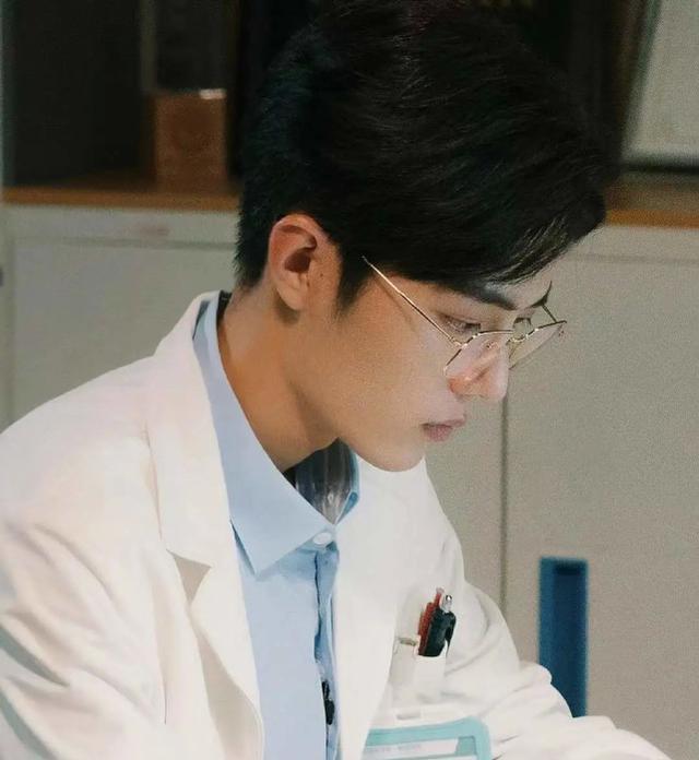 任嘉伦|偶像剧有看头了！肖战和任嘉伦新剧“打擂”，胜负难料