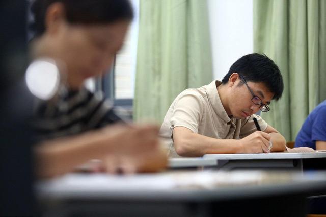 考试|父母直言：“别轻易让儿女考编”，背后真相令人太心酸了！