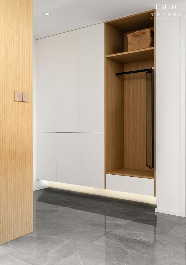 140将大横厅一拆为二，隔出间15儿童房，一儿一女都有地睡了