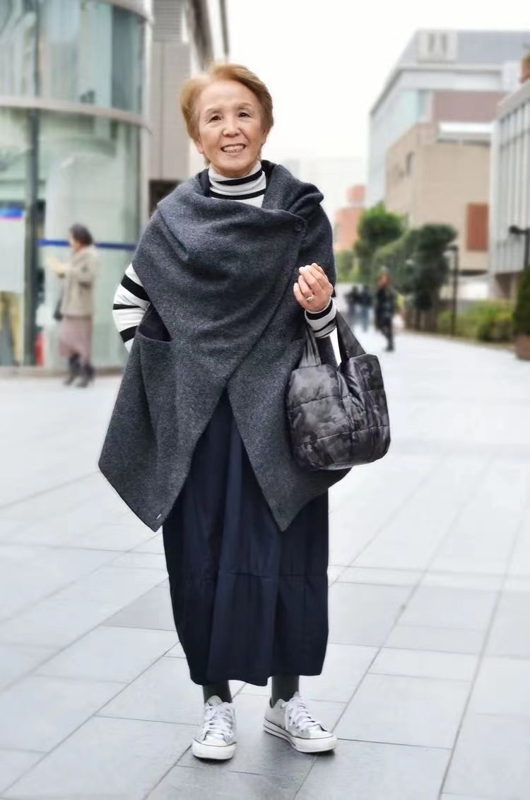 男士发型 被这些时髦奶奶圈粉了：不服老、不扮嫩、妆发精致，优雅又体面