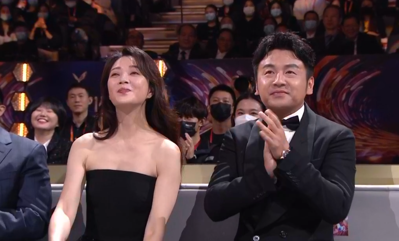 金鹰奖|金鹰奖闭幕,没请一位流量明星,爱豆不吃香了,央视成最大赢家