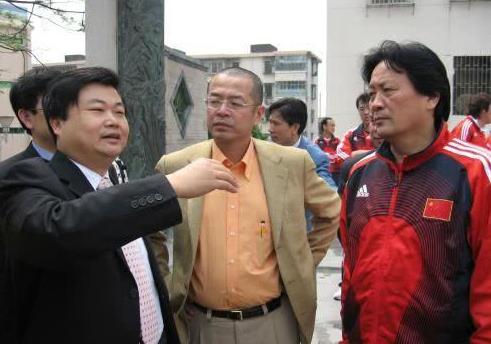 刘建宏|刘建宏曝国脚送银行卡黑幕！前国足领队已入狱，曾牵出李霄鹏郑智
