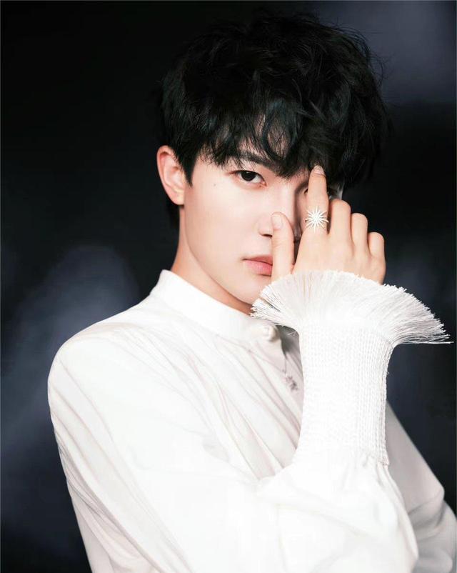 周深|周深,让网友哭了3个多小时,这就是实力!