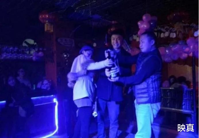 女孩|安徽“补裆哥”:1年补2000个裤裆收入百万,明星都专门找他补