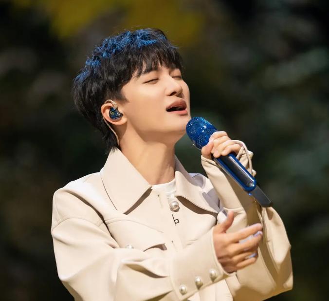 音乐会2：周深分饰多角，高情商化解饭桌尴尬，粉丝提前预定新歌