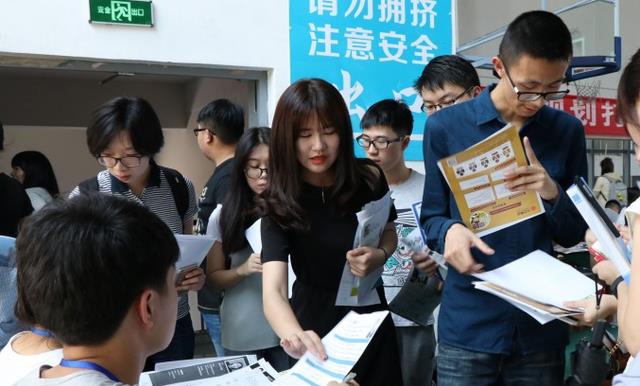 |大学生的福利来了，“中国铁路”将公开招聘，月收入有7000元起步