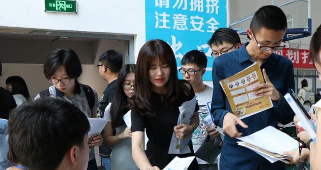 hr|“三无学生”的简历会直接略过，HR公司道出实情，太过现实了！