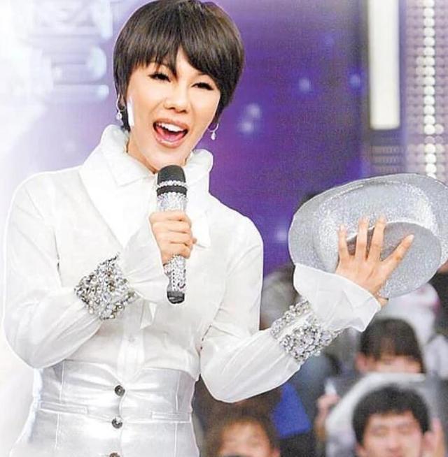 阿Sa|“双性人”利菁:销售奇才,12年变脸7次,嫁小14岁老公也幸福