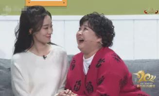 贾玲|?那一年春晚,王菲说“虎背熊腰”,周涛仍在C位,贾玲长发细腰