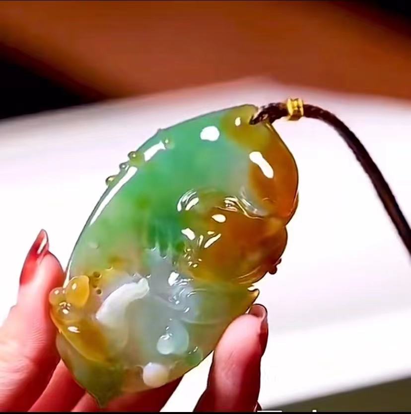 雕刻|瑞丽玉文化研究会会长梁焕银，心有猛虎，细雕翡翠