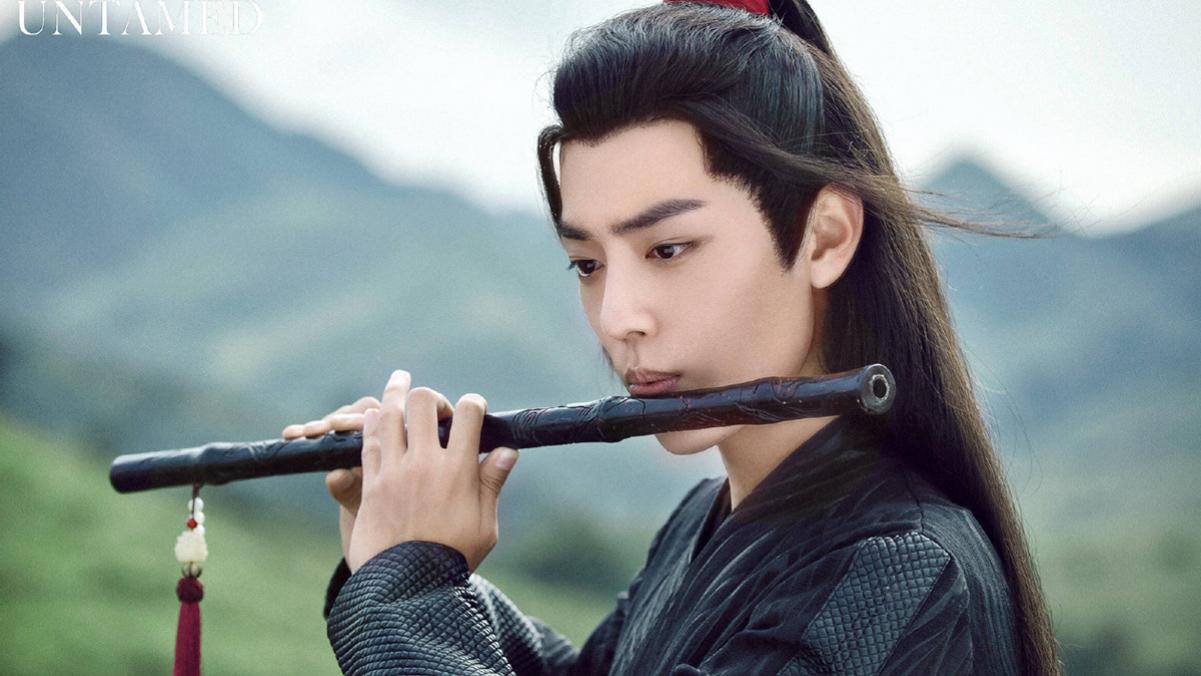 肖战|肖战下班谦让助理人员，全场最后一个上车，毫无偶像架子！