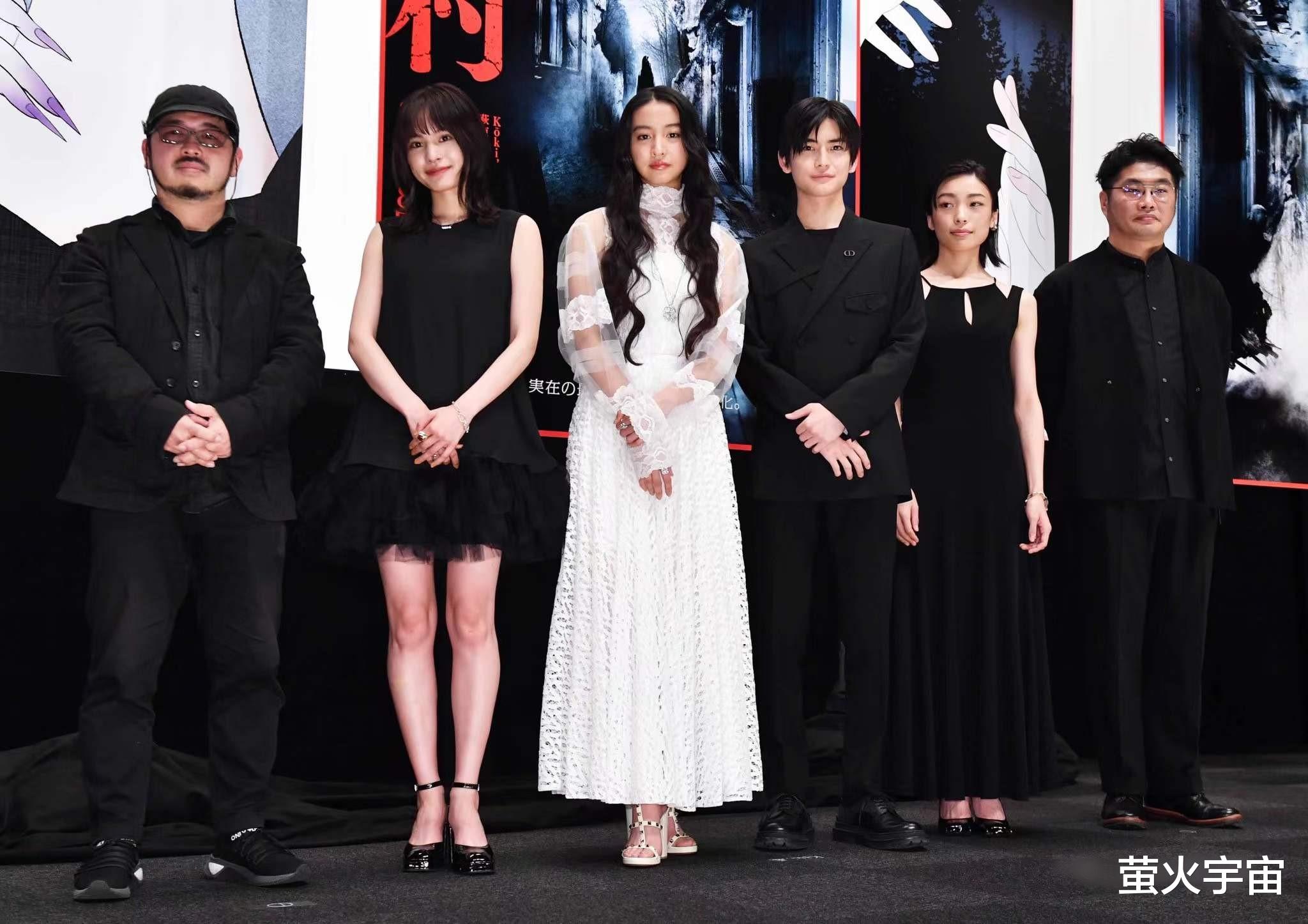 泡泡袖|18岁木村光希被众星捧月，薄纱泡泡袖白裙灵动，擦泪水巧秀硕大钻戒