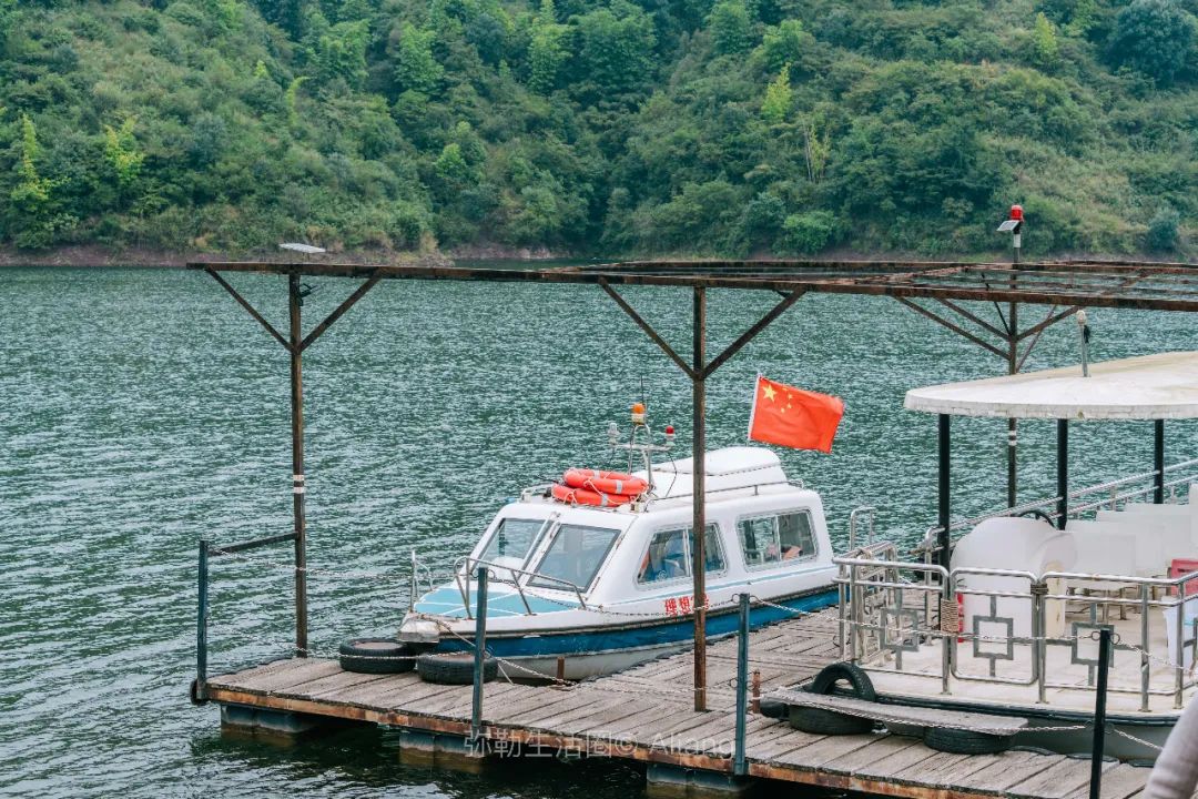 表情包|弥勒有个明朝就发现的神秘温泉，水烫得能煮鸡蛋，需要坐船才能进入