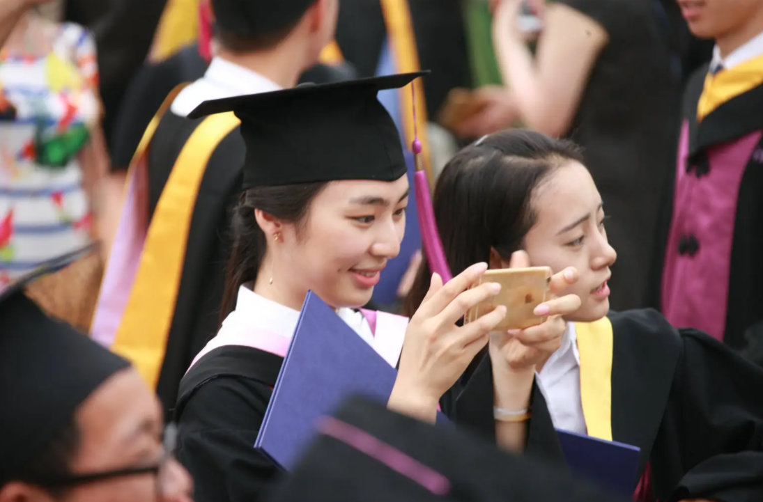 大学|这些大学专业已“烂大街”,还常被误认为是热门,实则就业很难