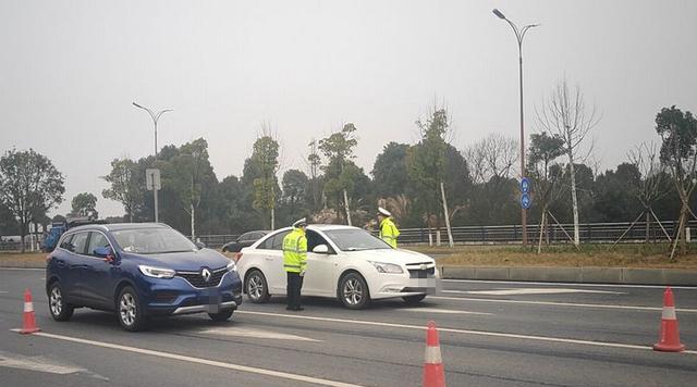 四川:一名民警持枪击伤两人后潜逃,该民警伤人的原因值得深思