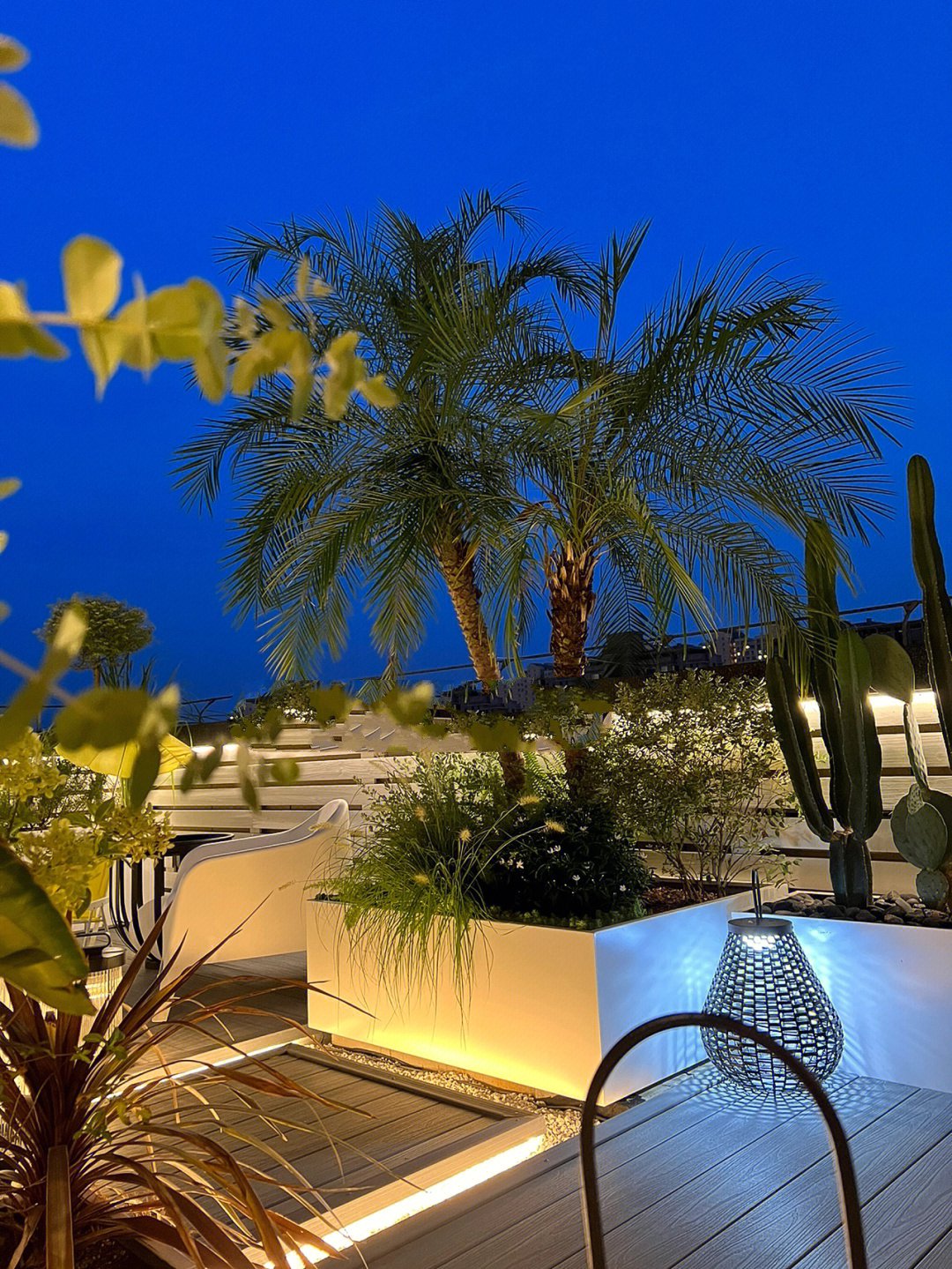 不顾反对,买了带80㎡露台的顶楼复式,打造成假日风露台空中花园