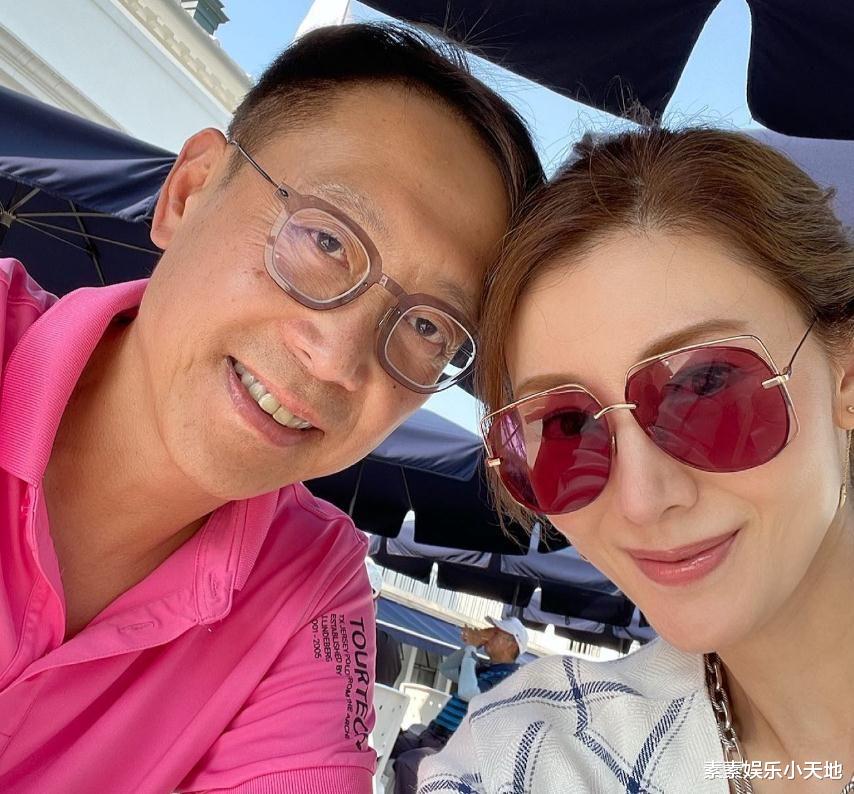 李嘉欣|许晋亨带李嘉欣故地重游,夫妻街头十指紧扣,李嘉欣笑得很开心