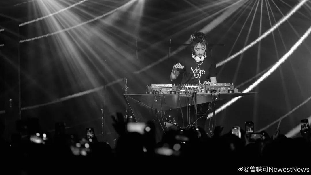 曾轶可|?曾轶可被维权!3小时演出迟到半小时打碟1小时,观众现场大喊退钱!