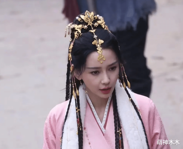 微笑|baby新剧路透引热议，造型怪异微笑唇抢镜，还撞型黎姿“赵敏”