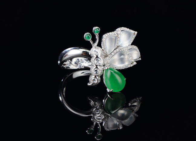 雕刻|新颖的设计和雕刻，能创造特别的翡翠饰品，是一个新时代的代表