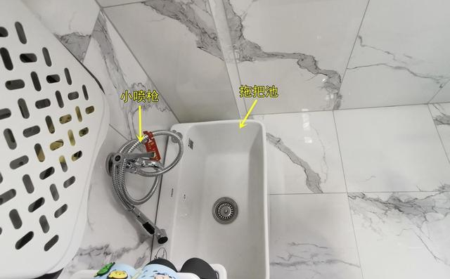 马桶同时移位47cm,“见缝插针式”收纳,他家主客双卫好用多了!