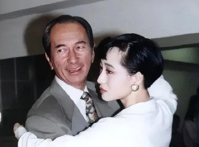 李连杰|李连杰抛弃糠糟之妻,却去选择了利智