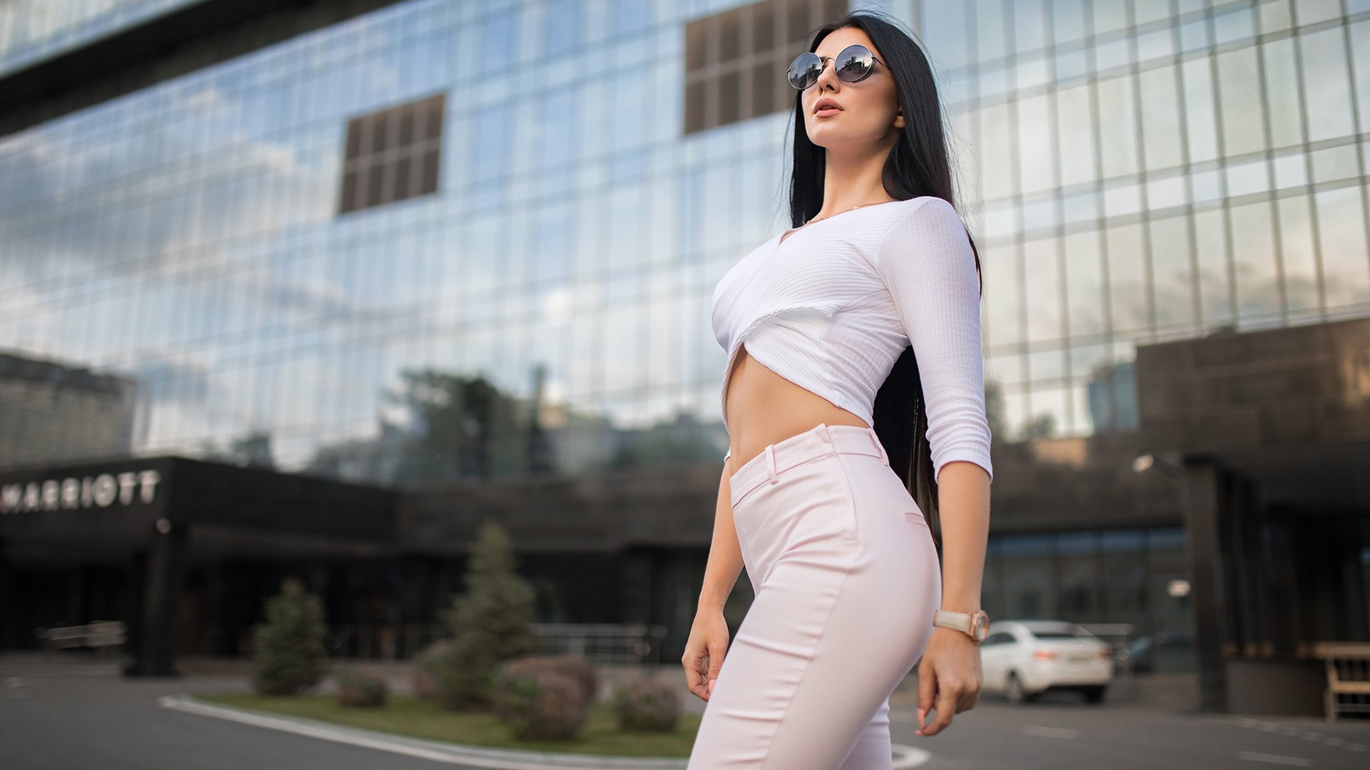 |“我是公司老板，要你打的招呼还不是应该的吗？”